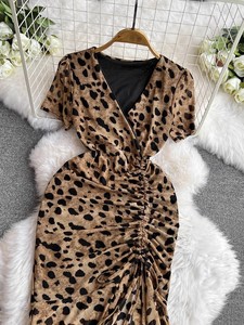 <span class=keywords><strong>Jupe</strong></span> mi-longue fendue à imprimé léopard pour femme, nouveau style d'été, <span class=keywords><strong>sexy</strong></span>, coupe ajustée, col en V, manches courtes, taille cintrée - Product Image 3