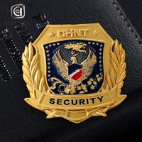 Badge incurvé en métal doré 3D avec logo émaillé personnalisé