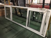 Fenêtre coulissante en aluminium et PVC pour balcon, design moderne et personnalisé, 2 rails, avec moustiquaire