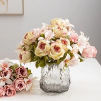 6-teiliger Künstlicher Lilien- und Rosenstrauß, Seidenblumen für Hochzeitsfotografie-Requisiten und Großfloristik-Arrangements