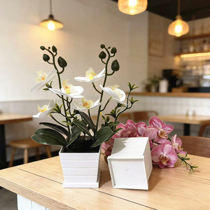 Orchidée Phalaenopsis Artificielle Paulon en Pot Carré de 27 cm, Plante d'Intérieur en Plastique Souple pour Décoration de Café, Maison ou Bureau - Product Image 4