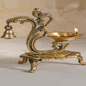Soporte para Diya Akhand Jyoti con diseño de cisne de latón y campana colgante para la Puja en el hogar, disponible a precios de mayorista. - Product Image 1