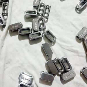 สร้อยข้อมือลูกปัดแบบพอดีตัวสลักโลโก้สีเงินสเตอริงของ925 - Product Image 4