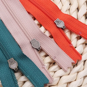 <span class=keywords><strong>YKK</strong></span> original # Fermetures <span class=keywords><strong>éclair</strong></span> à 3 bobines, qualité supérieure, vente directe d'usine, fermetures <span class=keywords><strong>éclair</strong></span> en nylon, extrémité fermée, <span class=keywords><strong>curseur</strong></span> DSBYG - Product Image 5