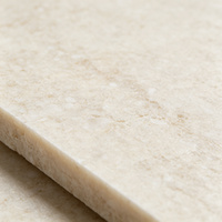 Dalle en pierre frittée 1200x2700x6mm Crème, effet pierre calcaire pleine masse avec veines subtilles pour revêtement mural et revêtement de sol de luxe pour hôtels