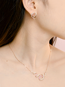 ชุดสร้อยคอเส้นโค้งใหม่ล่าสุดสร้อยคอประดับเพชรสีชมพูแซฟไฟร์ประกายเพชรธรรมชาติสร้อยคอจี้กุหลาบสีทอง18K - Product Image 4