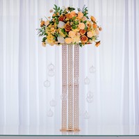 Centres de table de mariage de luxe en gros, support à fleurs en métal doré avec boules transparentes suspendues, décoration de 100 cm de haut