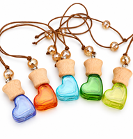 Flacon diffuseur de parfum pour voiture en verre en forme de cœur de 6 ml, rechargeable, avec bouchon en bois, multicolore, pour huiles essentielles, désodorisant d'ambiance