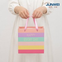 Boîte cadeau personnalisée avec découpe laser pour anniversaire, design élégant pour cadeau de fête