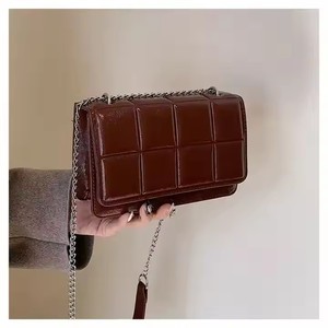 2024 été nouvelle mode couleur unie femmes sac de messager décontracté avec chaîne Plaid bandoulière pleine PU dame Style pour l'hiver - Product Image 4