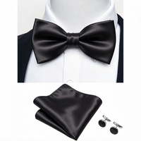 Ensemble Cadeau Cravate, Nœud Papillon, Pochette de Costume et Boutons de Manchette en Satin Couleur Unie pour Homme - Tie Factory