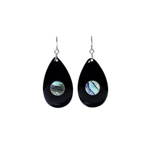 Boucles d'oreilles artisanales en corne de buffle polies à la main Minh Giang Craft, bijoux uniques d'inspiration écologique - Product Image 6