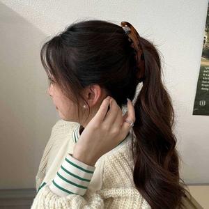 Venta al por mayor de fábrica, pinzas para el cabello de plátano de estilo coreano de 15cm, horquilla de plástico con hebilla de cola de caballo de temperamento Simple - Product Image 4