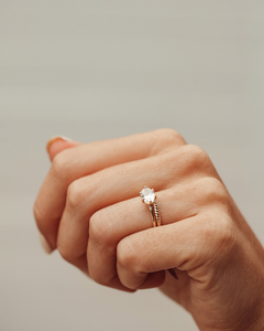 Anillo de Compromiso con Diamante Cultivado en Laboratorio de Corte Ovalado de 1.50 CT, Oro Sólido de 14K con Baño de Rodio, 6 Puntas, Estilo East-West, Anillo de Promesa de Aniversario - Product Image 6