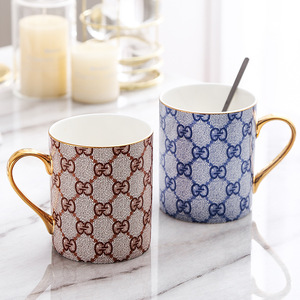 Ensemble <span class=keywords><strong>de</strong></span> tasses à café en céramique <span class=keywords><strong>de</strong></span> luxe verres à motifs à carreaux dorés avec imprimés inspirés des créateurs pour le bureau à domicile - Product Image 3