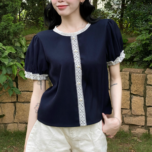 Chemisier d'été en mousseline de soie pour femmes Couleur unie Col V à pompons Col mandarin Top d'usine OEM Vente en gros Blusas Femme Fournisseur - Product Image 5