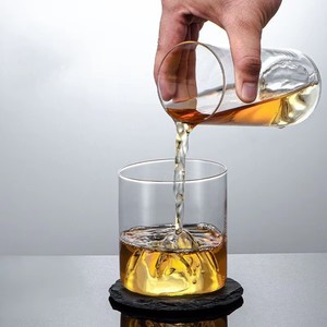 Verre à whisky personnalisé de 180 ml, design moderne fait main, sans BPA, écologique, pour admirer la vue sur les montagnes - Product Image 3