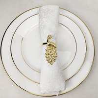 Anneaux de serviette en métal doré de luxe en forme de paon pour mariage en stock