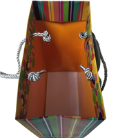 Sac cadeau en papier argenté, sac en papier avec logo imprimé personnalisé, ruban PP, poignée de cordon