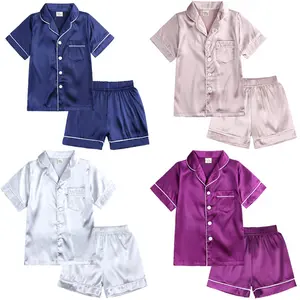 Stock personalizzato tinta unita manica corta pigiama di seta per bambini 2 pezzi Set pigiama in raso per bambini
