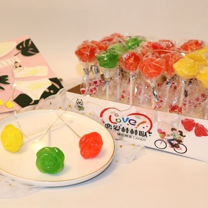 Sucettes fruitées emballées individuellement Variété de fête <span class=keywords><strong>avec</strong></span> tourbillon rouge et conception de rose Bonbons durs à texture dure <span class=keywords><strong>avec</strong></span> décoration de glaçage - Product Image 2
