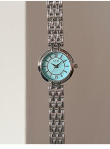 Reloj de Pulsera Dorado Retro Minimalista, Estilo Estudiantil, Alta Calidad, Aleación Resistente al Agua, Movimiento de Cuarzo - Product Image 4