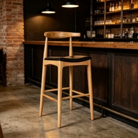 Taburete de Bar de Madera Maciza de Fresno, Estilo Moderno Escandinavo de Mediados de Siglo, Asiento Tapizado, Respaldo Tipo Bullhorn, Proveedor Mayorista Directo de Fábrica