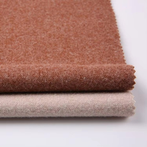 Venta al por mayor de China 370GSM hilo teñido a cuadros cepillado gamuza Seta 100% poliéster tejido para prendas de vestir en rollos textiles - Product Image 6