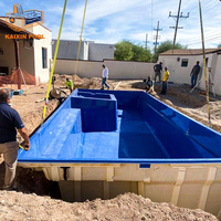 Spa jacuzzi modulaire en fibre de verre sur mesure, grand format, encastré, pour villa de campagne, terrasse, piscine extérieure.