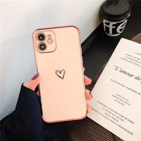 Coque de téléphone de luxe en TPU anti-chute Sculpture au laser Housse de protection pour Iphone 16 15 14 13 12 Pro Max Conception d'amour galvanisée