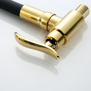 Robinet de cuisine mural moderne à double mode, en zinc doré brossé, avec douchette extractible et flexible en silicone, rotation à 360 degrés - Product Image 5