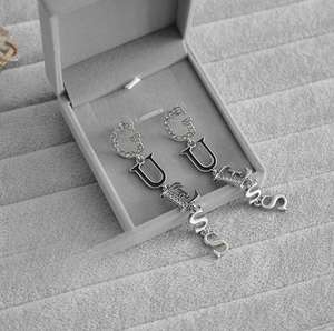 Pendientes Largos con Borlas y Piedras Preciosas en Forma de Letra, Diseño de Lujo, Chapados en Oro, Joyería <span class=keywords><strong>GUESS</strong></span> - Product Image 4