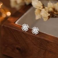 Zierliche S925 Silber Offene Blumen-Ohrstecker Sterling Silber Umriss-Blumen-Ohrstecker