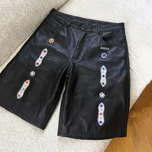 Shorts en cuir PU pour homme, design strass de haute qualité, logo personnalisé, style vintage noir, streetwear tendance. - Product Image 3