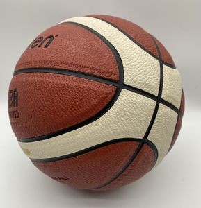 Balón de Baloncesto Molten BG4500/BG5000 de Cuero PU Premium con Canales Profundos para un Agarre Mejorado - Product Image 3
