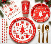 Ensemble de vaisselle jetable pour fête de Noël rouge, assiettes, gobelets et serviettes en papier sur le thème de Noël