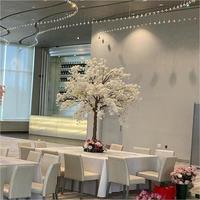 Arbre artificiel de fleur de cerisier de fleur blanche pour la décoration de mariage Plante artificielle de pièce maîtresse élégante