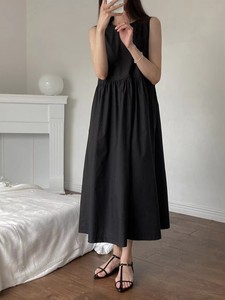 Robe longue décontractée blanche sans manches pour femme, col rond, taille haute froncée, coupe trapèze ample, idéale pour les vacances d'été - Product Image 3