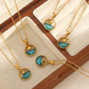 Collier Pendentif Thème Océan en Acier Inoxydable Plaqué Or 18 carats, Motif Géométrique Animal Tortue Étoile de Mer, Chaîne Clavicule, Bijou Cadeau - Product Image 1