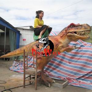 Manège de dinosaures pour enfants dans un parc d'attractions - Product Image 5