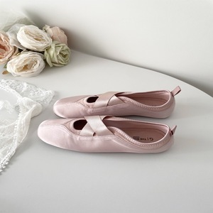 Robe d'extérieur décontractée pour femmes à la mode utiliser chaussures <span class=keywords><strong>de</strong></span> ballet à bout en satin couleur unie talons fins antidérapants doux pour l'extérieur - Product Image 1
