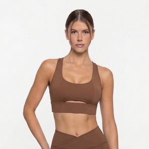 Ensemble deux pièces <span class=keywords><strong>de</strong></span> sport pour femme : soutien-gorge <span class=keywords><strong>de</strong></span> yoga sans dos uni et pantalon court respirant et moulant rehausseur <span class=keywords><strong>de</strong></span> fessiers, idéal pour le fitness et le jogging - Product Image 4