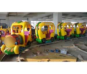 Brinquedo elétrico da locomotiva do trem do parque temático dos dentes grandes para a venda