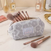 JOYSUN Niedliche Koreanische Make-up Aufbewahrungstasche Lässige Elegante Bestickte Blumen Kosmetiktasche für Damen
