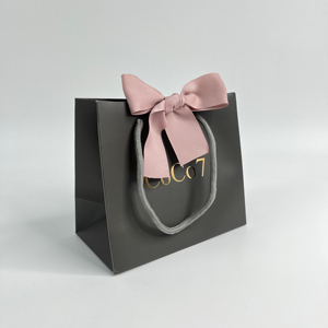 Sacs cadeaux personnalisés imprimés avec logo doré et nœud en ruban gros-grain - Sacs shopping de luxe pour cosmétiques - Product Image 2
