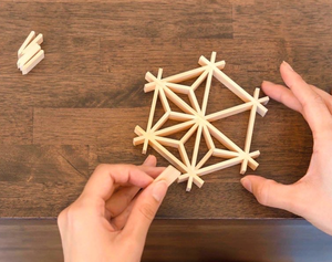 Technique de travail du bois Kumiko consistant <span class=keywords><strong>à</strong></span> assembler des pièces de bois minces <span class=keywords><strong>à</strong></span> l'aide de joints <span class=keywords><strong>à</strong></span> mortaise et <span class=keywords><strong>à</strong></span> tenon pour porte ou fenêtre - Product Image 5