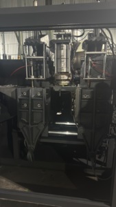 เครื่องเป่าขึ้นรูปพลาสติกอัดขึ้นรูปอัตโนมัติสำหรับขวด HDPE PC PP พร้อมส่วนประกอบหลักของเครื่องยนต์ - Product Image 3