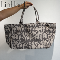Sac fourre-tout en toile pour les acheteurs de marchandises promotionnelles avec motif camouflage abstrait, design ouvert et poignées en tissu