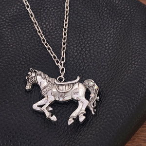 Nouveau Collier en Alliage Style Cowboy Western Vintage avec Pendentif Cheval, Tête de <span class=keywords><strong>Taureau</strong></span> en Émail Triangle Viking et Pendentif Bouclier pour <span class=keywords><strong>Couple</strong></span>, Vente en Gros - Product Image 2