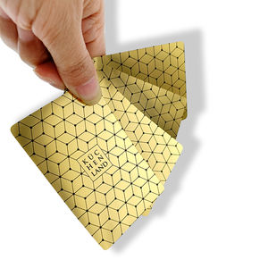 Hoogwaardige Luxe Gouden Speelkaarten Op Maat Bedrukt Voortreffelijk Ontwerp Duurzaam En Waterbestendig Plastic Fabrieksprijs - Product Image 4